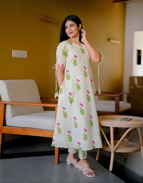 Era_Stylish_Floral_Kurti_Pant_Set