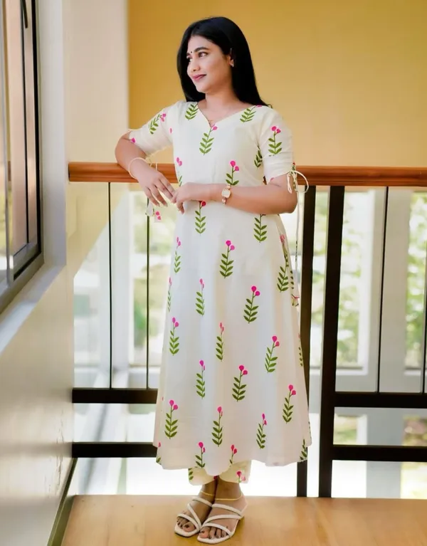 Era_Stylish_Floral_Kurti_Pant_Set