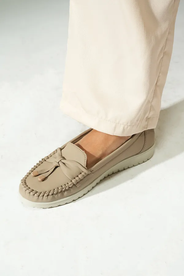 Beige_Vegan_Leather_Premium_&_Elegant_Flats_For_Women
