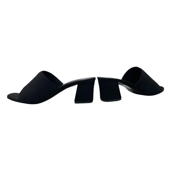 Black_Vegan_Leather_Premium_&_Elegant_Heels_For_Women