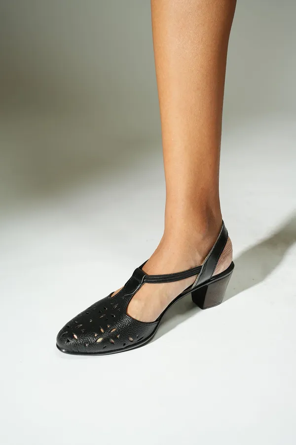 Black_Dry-Milled_Leather_Premium_&_Elegant_Heels_For_Women