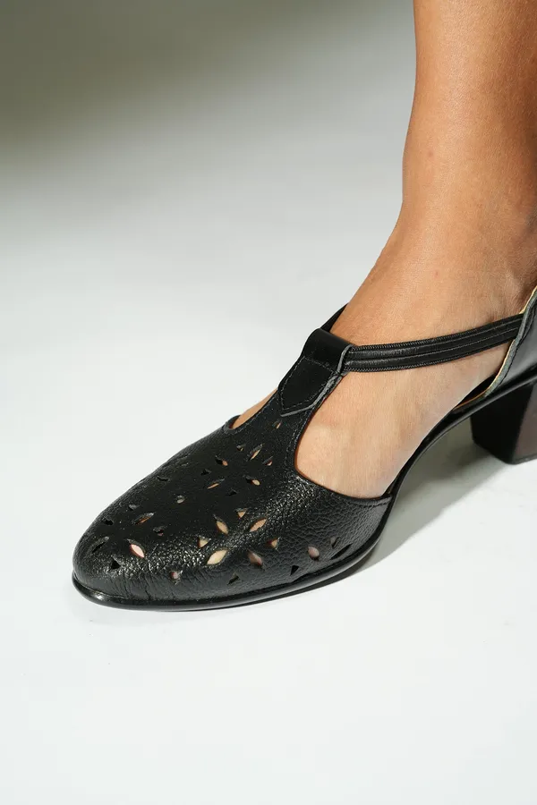 Black_Dry-Milled_Leather_Premium_&_Elegant_Heels_For_Women