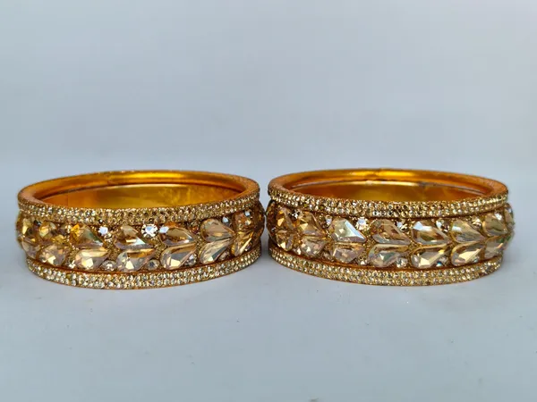 Set_of_6_Shanvi_Grand_Bridal_American_Diamond_Chuda