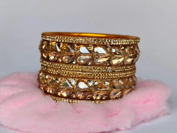 Set_of_6_Shanvi_Grand_Bridal_American_Diamond_Chuda