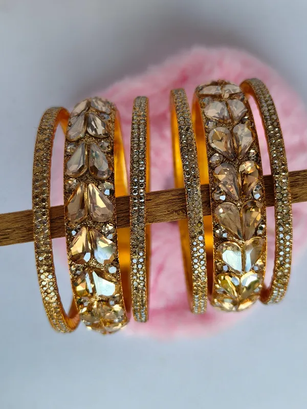 Set_of_6_Shanvi_Grand_Bridal_American_Diamond_Chuda