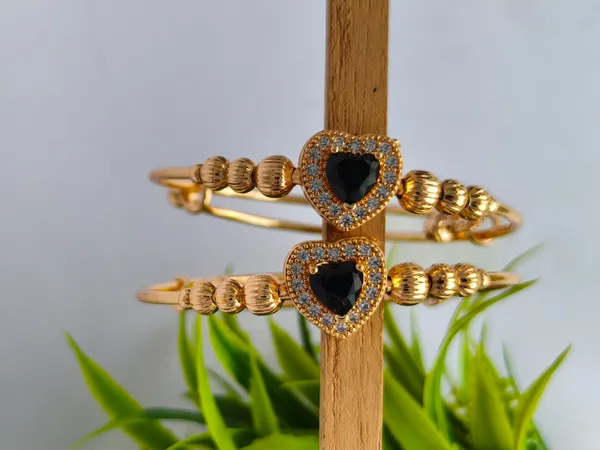 Chabi_Gold_Plated_Anti_Tarnish_Heart_Bracelet