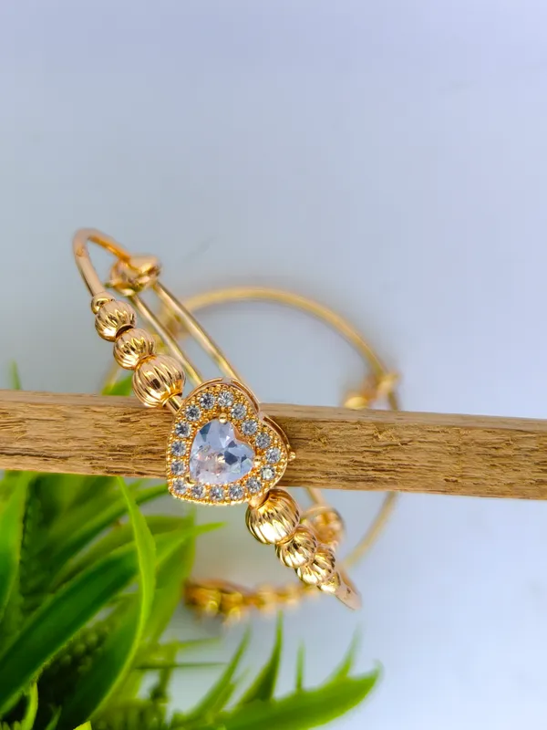 Vedika_Gold_Plated_Anti_Tarnish_Heart_Bracelet