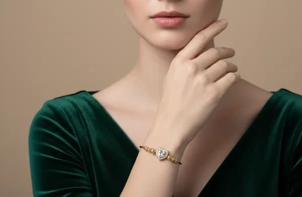 Vedika_Gold_Plated_Anti_Tarnish_Heart_Bracelet
