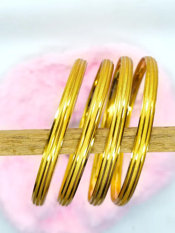 Set_of_4_Suhani_Glossy_Antique_Golden_Finish_Anti_Tarnish_Bangle