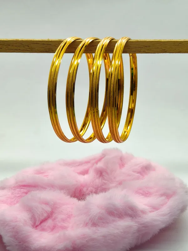 Set_of_4_Suhani_Glossy_Antique_Golden_Finish_Anti_Tarnish_Bangle