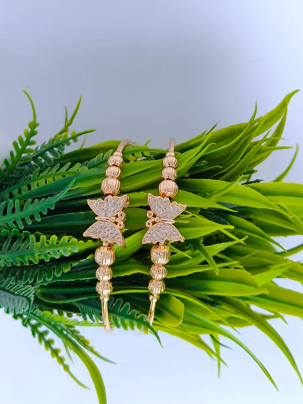 Aarvi_Gold_Plated_Anti_Tarnish_Bracelet