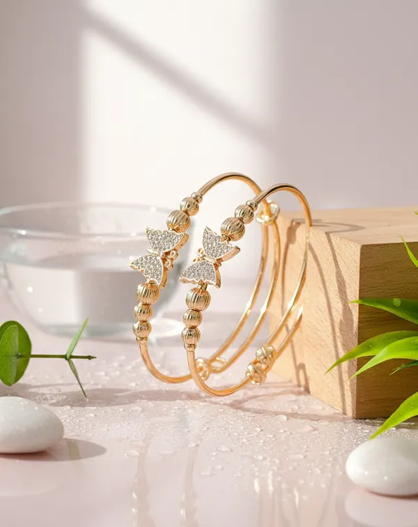 Aarvi_Gold_Plated_Anti_Tarnish_Bracelet