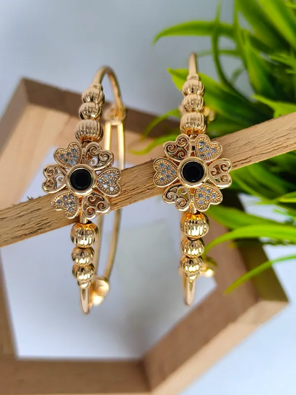 Ritika_Gold_Plated_Anti_Tarnish_Flower_Bracelet