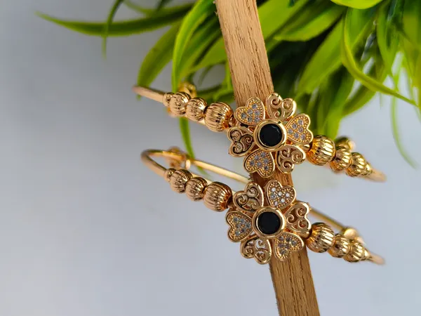 Ritika_Gold_Plated_Anti_Tarnish_Flower_Bracelet