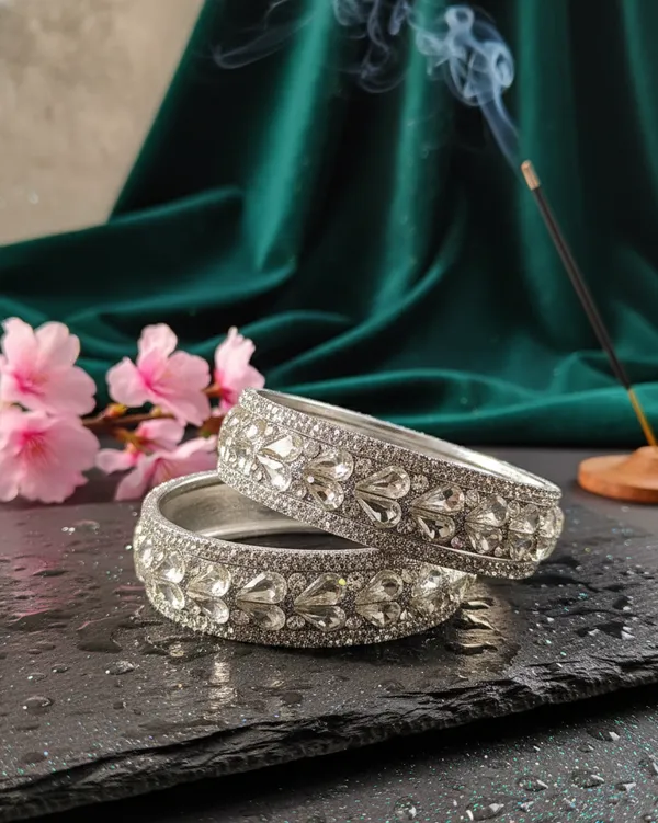 Set_of_6_Gunjan_Silver_Plated_American_Diamond_Bridal_Chuda
