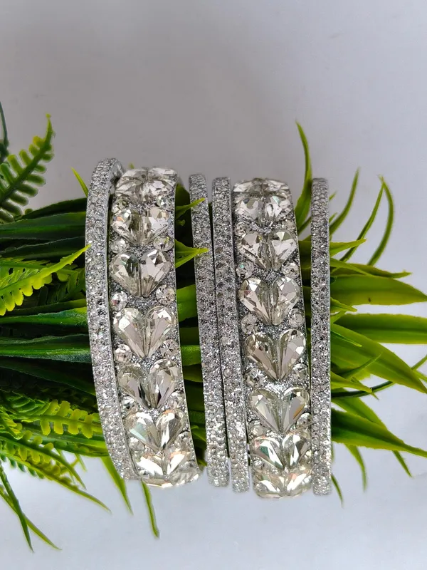 Set_of_6_Gunjan_Silver_Plated_American_Diamond_Bridal_Chuda
