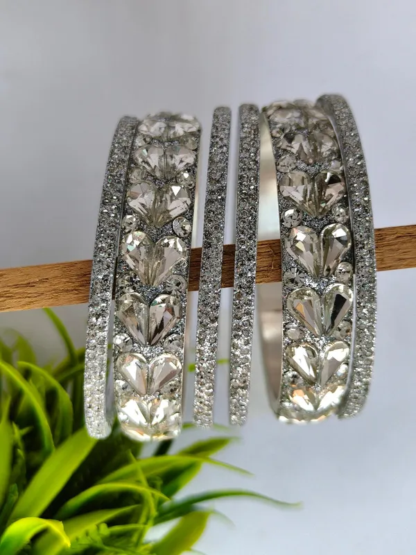 Set_of_6_Gunjan_Silver_Plated_American_Diamond_Bridal_Chuda