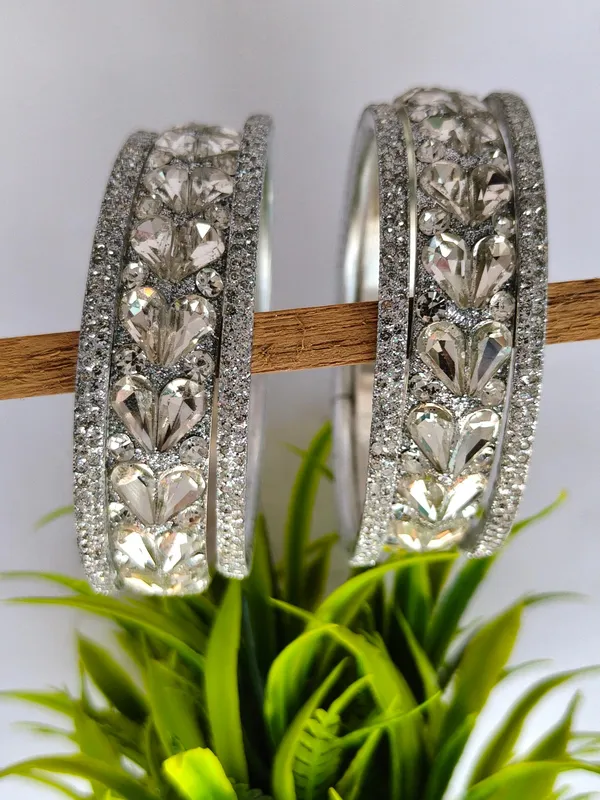 Set_of_6_Gunjan_Silver_Plated_American_Diamond_Bridal_Chuda