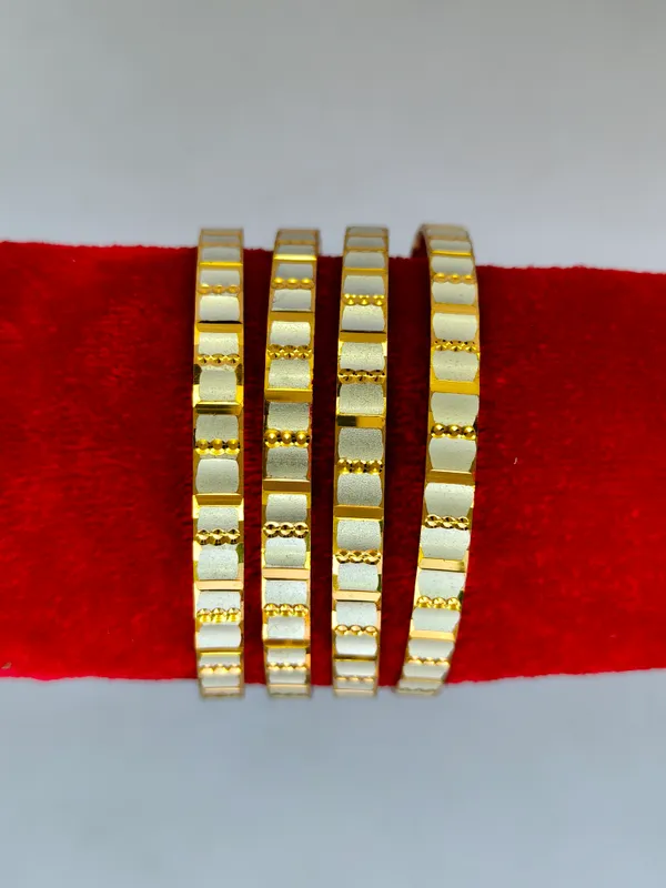 Aarohi_Bangle_|_Golden_Mirror_Stone_Kada_|_Set_of_4