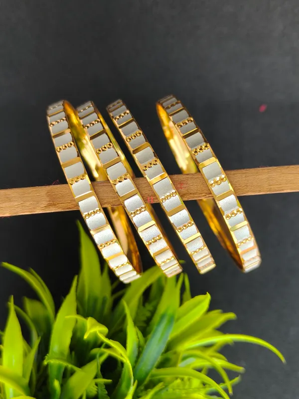 Aarohi_Bangle_|_Golden_Mirror_Stone_Kada_|_Set_of_4
