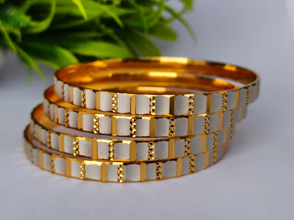 Aarohi_Bangle_|_Golden_Mirror_Stone_Kada_|_Set_of_4