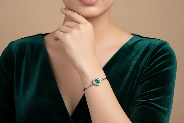 Valantine_Silver_Plated_Anti_Tarnish_Green_Heart_Bracelet