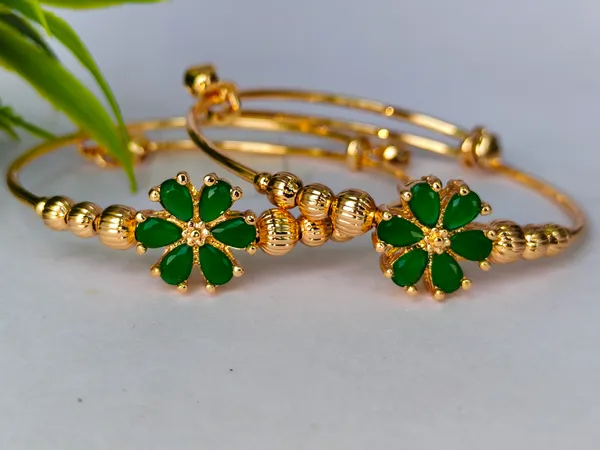 Lavnya_Gold_Plated_Anti_Tarnish_Floral_Bracelet