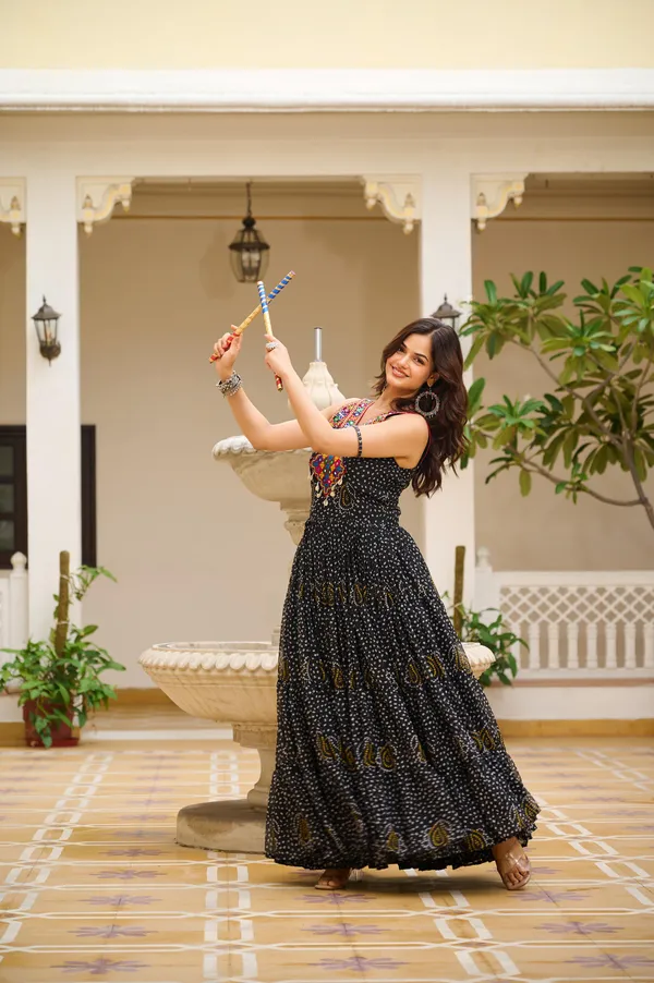 Black_Cotton_Gown_For_Women
