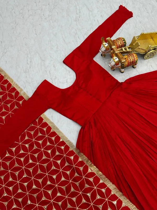 Red_Silk_Cotton_Gown_For_Women