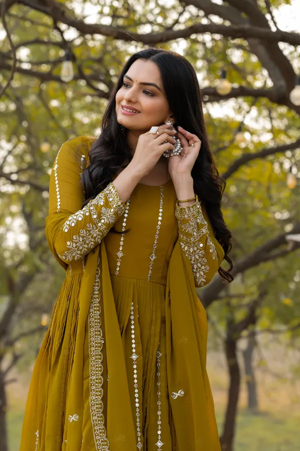 Mehndi_Faux-Fur_Gown_For_Women