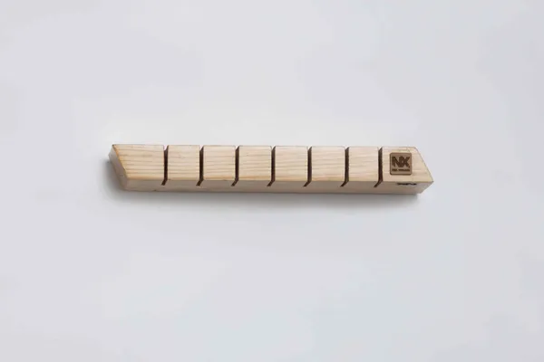 Pine_Knife_Holder_–_Sleek_Wall-Mounted