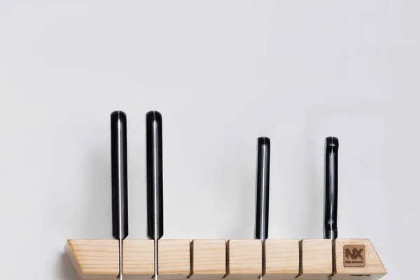 Pine_Knife_Holder_–_Sleek_Wall-Mounted