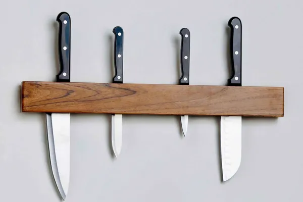Knife_Holder_–_Sleek_Wall-Mounted_Storage_For_Modern_Kitchens