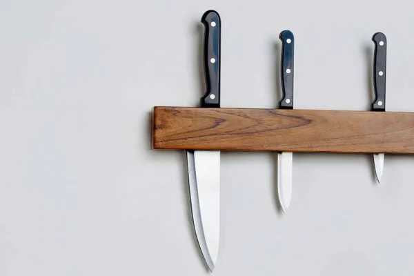 Knife_Holder_–_Sleek_Wall-Mounted_Storage_For_Modern_Kitchens