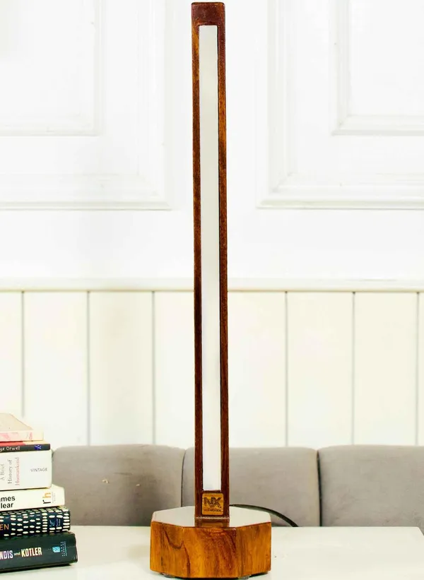 Compact_Wooden_Floor_Lamp_–_Subtle_Charm_With_Small_Rod_Design
