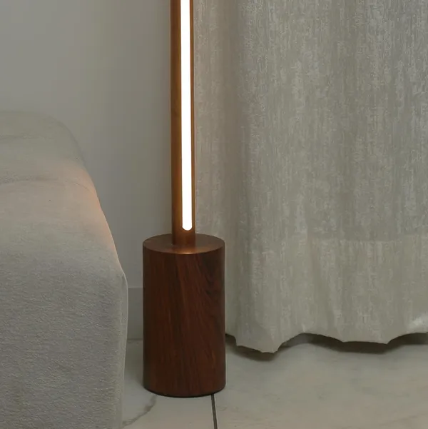 Tall_Wooden_Floor_Lamp_–_Sleek_Cylindrical_Rod_Design_-_60_Inch