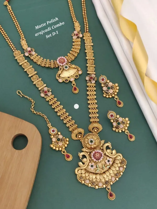 High_Gold_Pleated_Necklace_Combo_Set_For_Women
