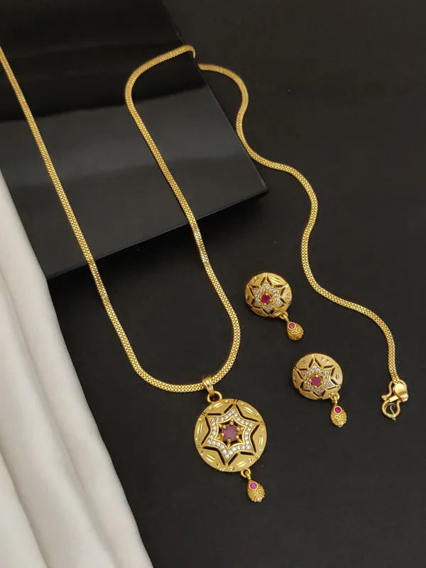 High_Gold_Pleated_Pendant_Set_For_Women
