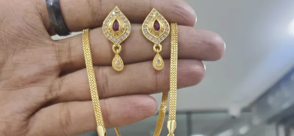 High_Gold_Pleated_Forming_Pendant_Set_Daily_Wear__For_Women