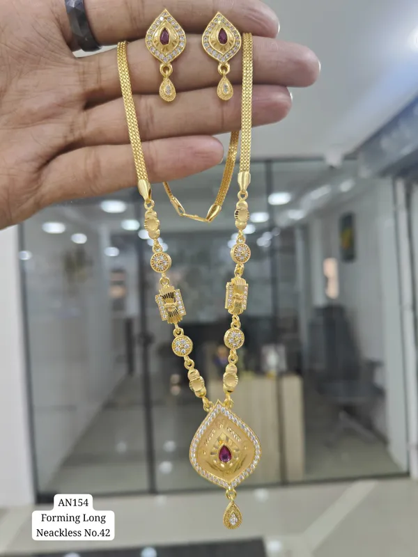 High_Gold_Pleated_Forming_Pendant_Set_Daily_Wear__For_Women