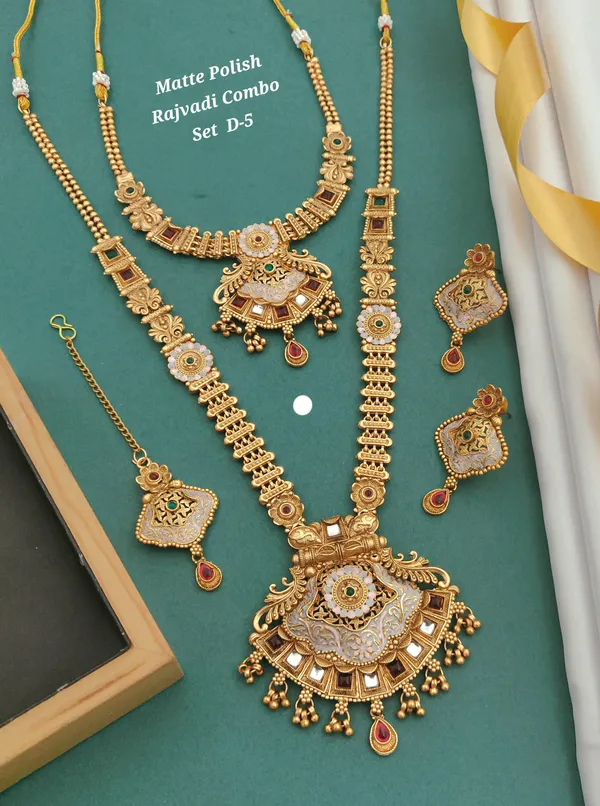 High_Gold_Pleated_Necklace_Combo_Set_For_Women