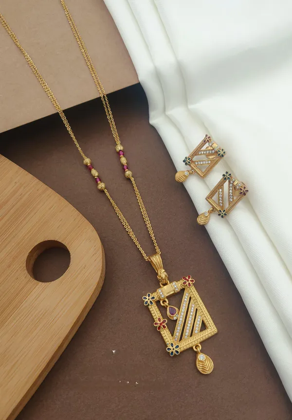 High_Gold_Pleated_Pendant_Set_Premium_Quality_For_Women