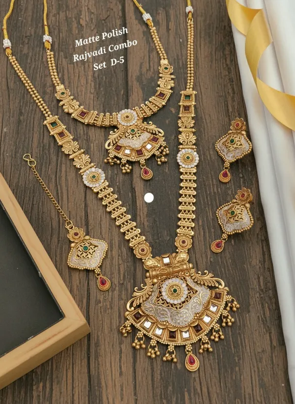 High_Gold_Pleated_Necklace_Combo_Set_For_Women