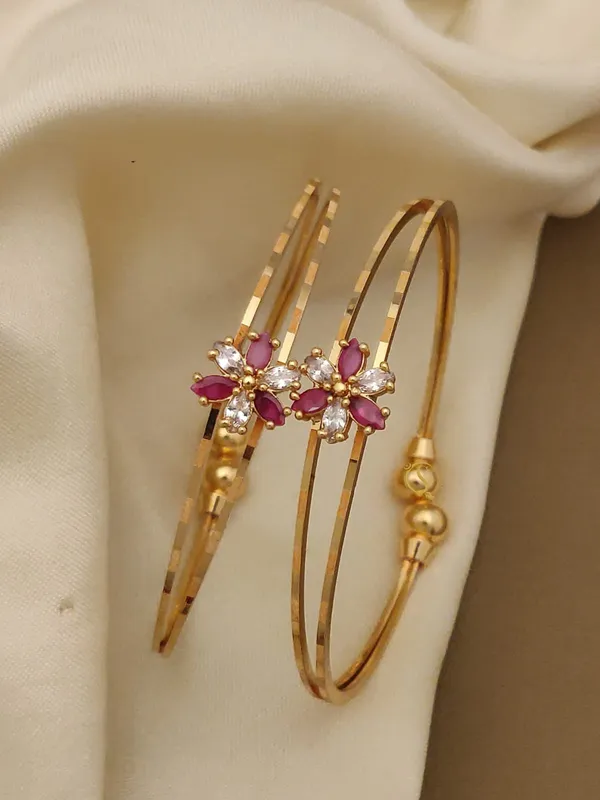 Gold_Pleated_Bangals_+_Ring_(Free_Size)_Premium_Quality_For_Women