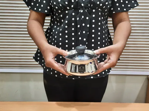 Stainless_Steel_Pulao_Handi_with_Lid_and_PVC_Knob_-_Available_in_3_sizes