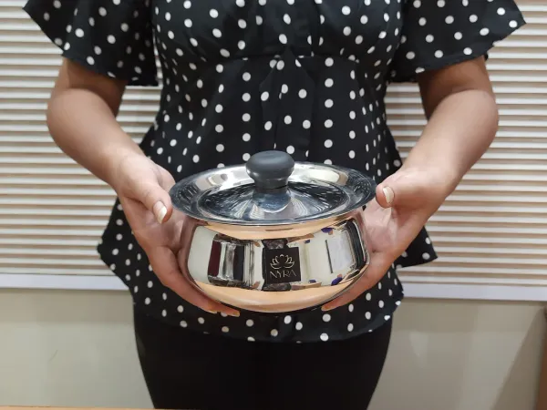 Stainless_Steel_Pulao_Handi_with_Lid_and_PVC_Knob_-_Available_in_3_sizes