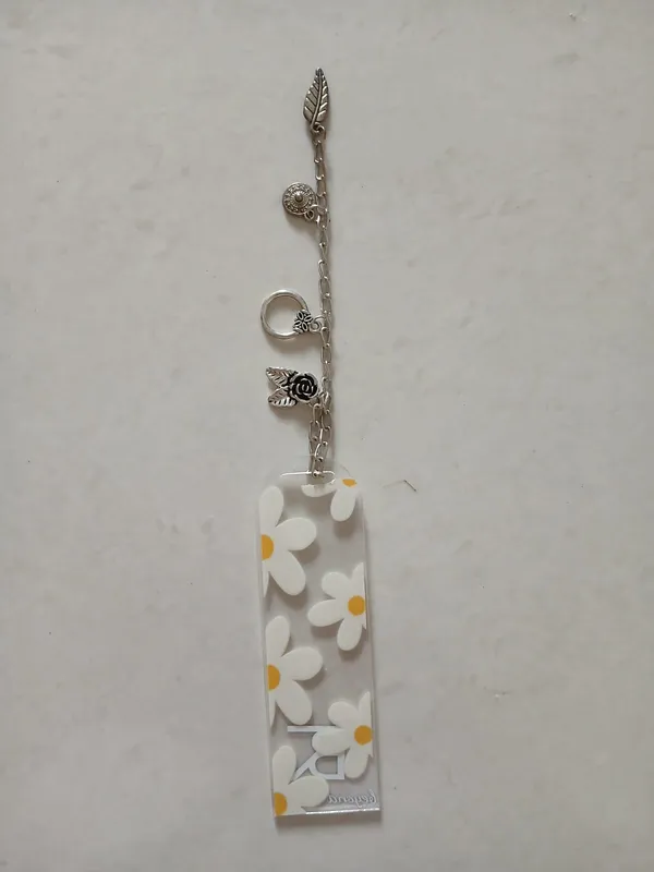 White_Daisy_Acrylic_Bookmark