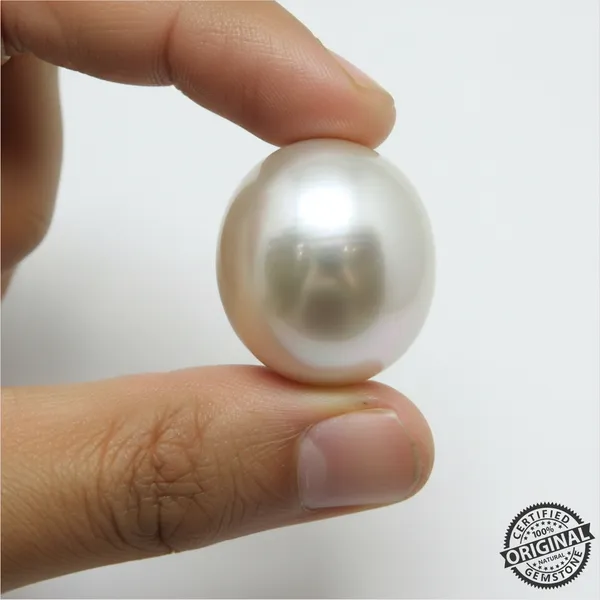 Natural_White_South_Sea_Pearl_(Saccha_Moti)_4.80_Carats