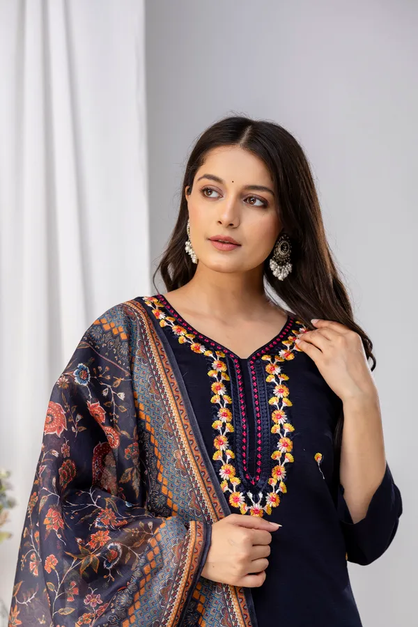 Black_Embroidery_kurta_set