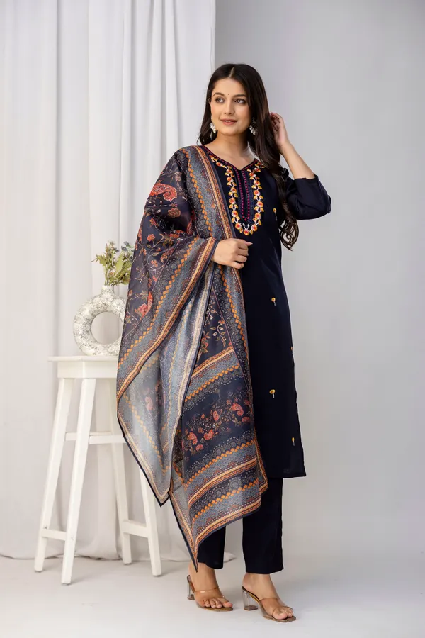 Black_Embroidery_kurta_set